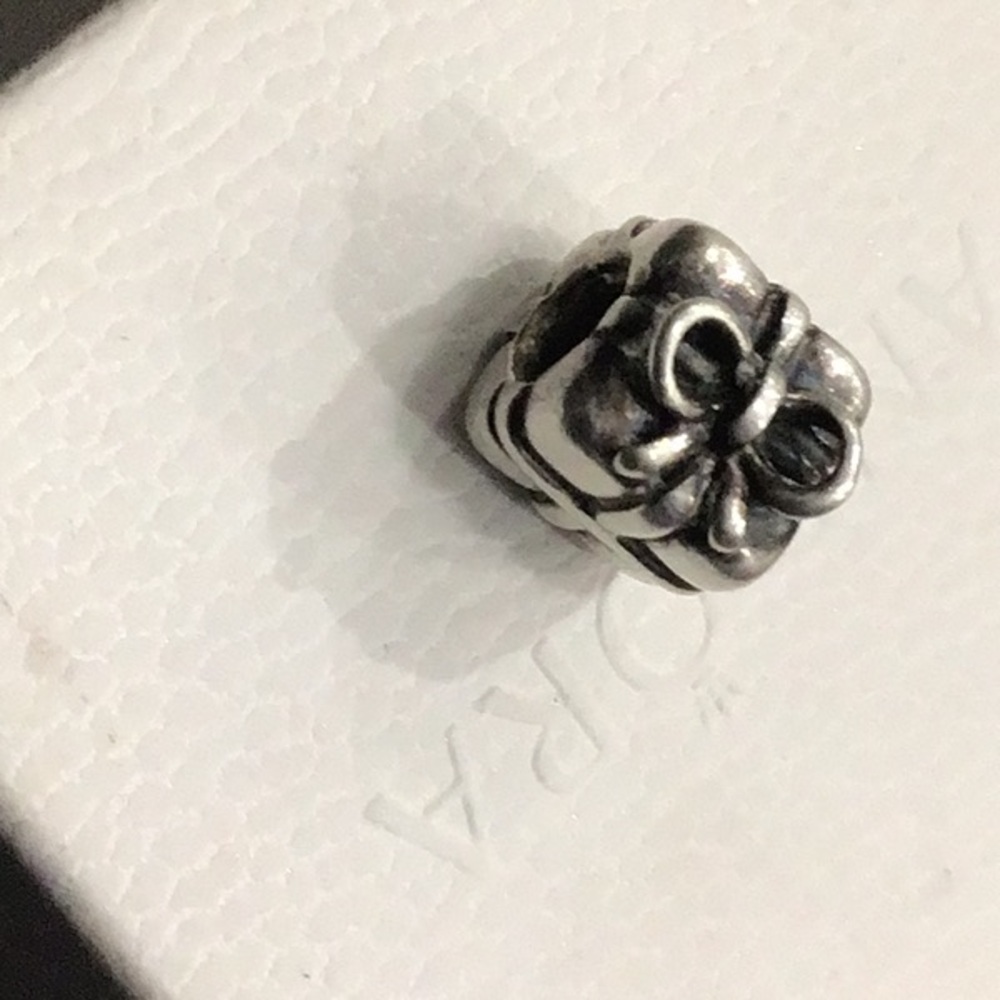Pandora Silver Gift box Bracelet Charm (retired)